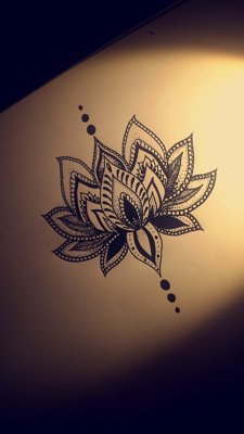  Tatouage mandala en forme de fleur de lotus
